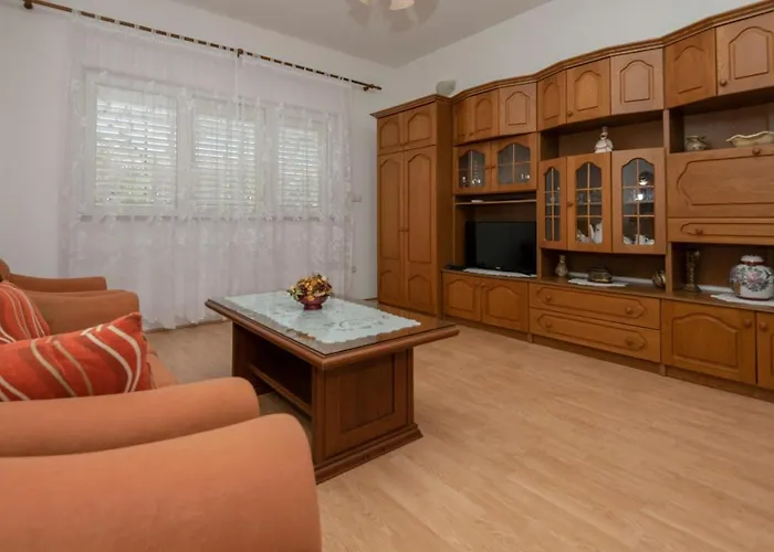 Apartment Three-bedroom In *