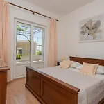 Three-bedroom In Apartament Makarska