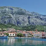 Apartament Three-bedroom In Makarska