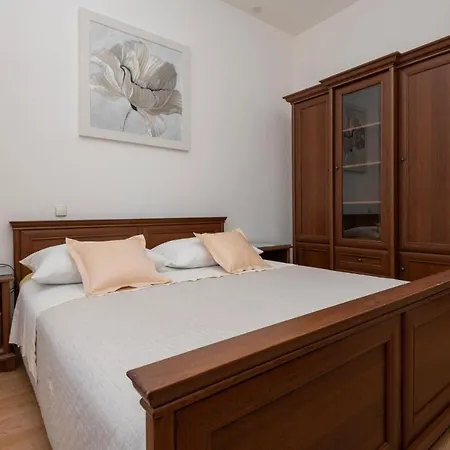 Three-bedroom In Apartman