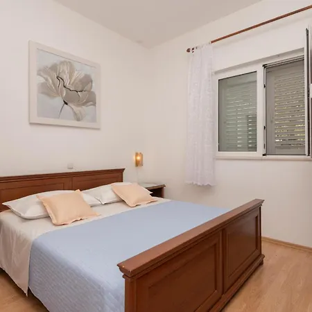 Three-bedroom In Apartman