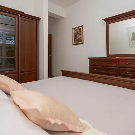 Three-bedroom In * Makarska